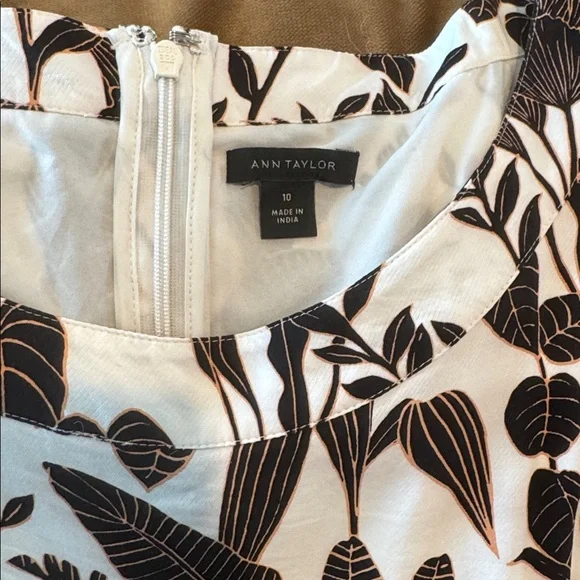 Ann Taylor Tropical Foliage Tiered Puff Sleeve Maxi Dress size 10 - Picture 9 of 10